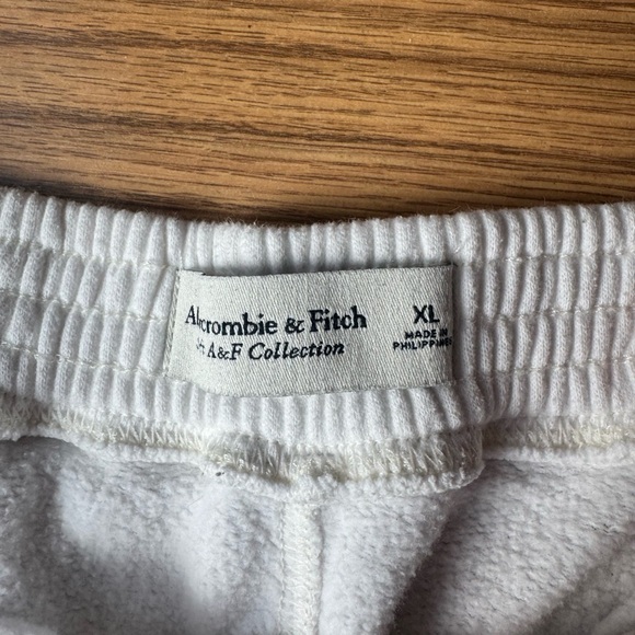 Abercrombie & Fitch Women’s White Sweat Set - XL - Picture 8 of 10